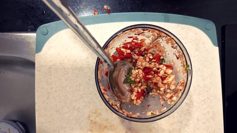 Garlic and Chilli in Southeast Asia: The Science of Survi... - Foto 3