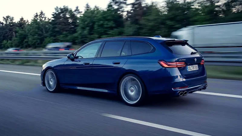 Summer 2026 Luxury Cars: Hypercars, Limousines and Electr... - Foto 2