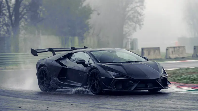 Lamborghini Fenomeno and Revuelto SV: the new era of Sant... - Foto 2