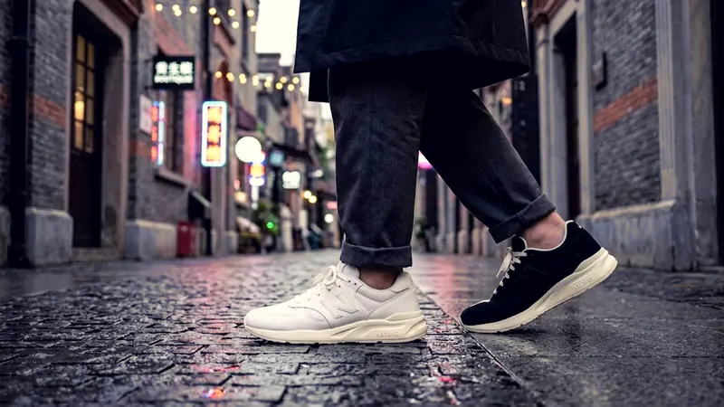 New Balance 2010 x DOE: The Sneaker Built on Yin-Yang Dua... - Foto 2