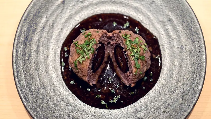 California Prune Conquers Tokyo: When Chinese Tradition M... - Foto 3